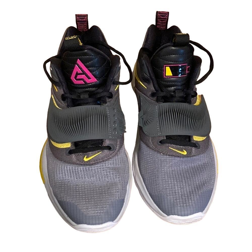 NIKE men’s grey and yellow Giannis Zoom Freak 3 basketball sneaker shoes